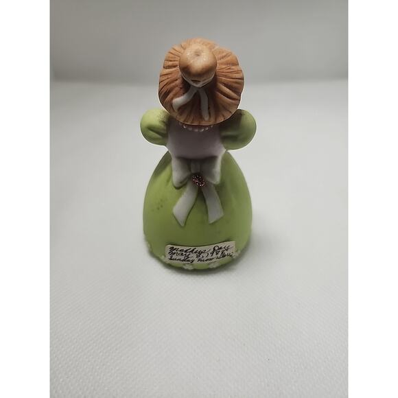 Avon PORCELAIN BELL A Mother's Love 1988 MOTHERS DAY - Picture 3 of 6